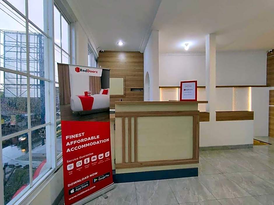 RedDoorz near Rita Super Mall Purwokerto
