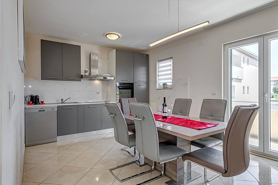 Apartment Renata + PRIVATE swimming pool in SPLIT