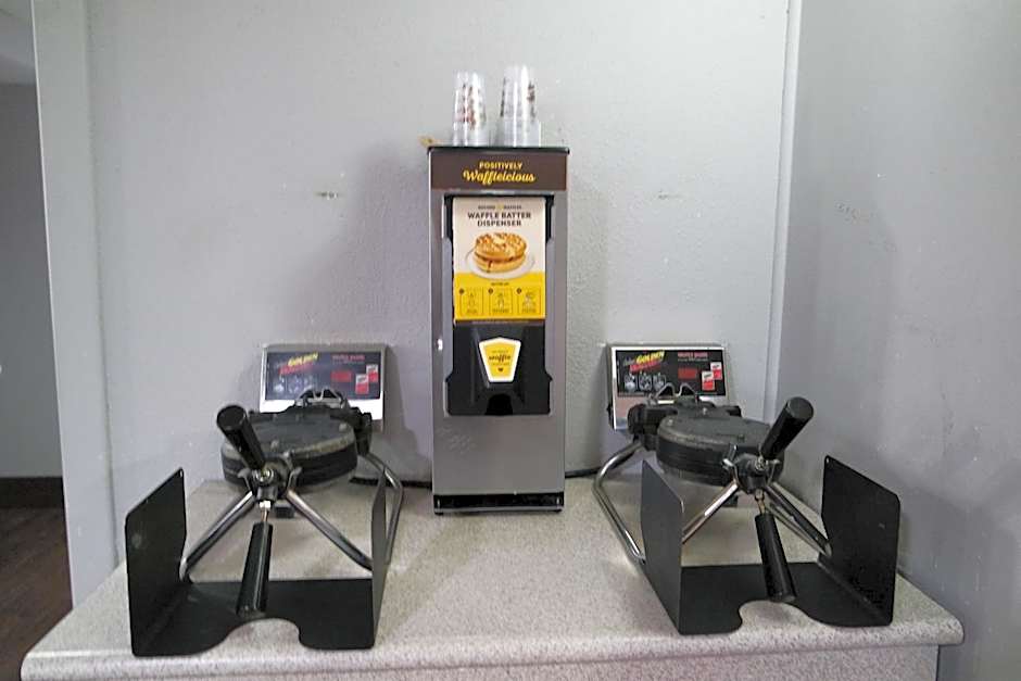 Super 8 by Wyndham Savannah