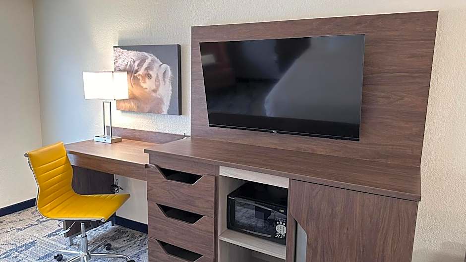 La Quinta Inn & Suites by Wyndham Milwaukee South West New Berlin