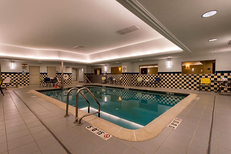Holiday Inn Express and Suites Dickson City By IHG