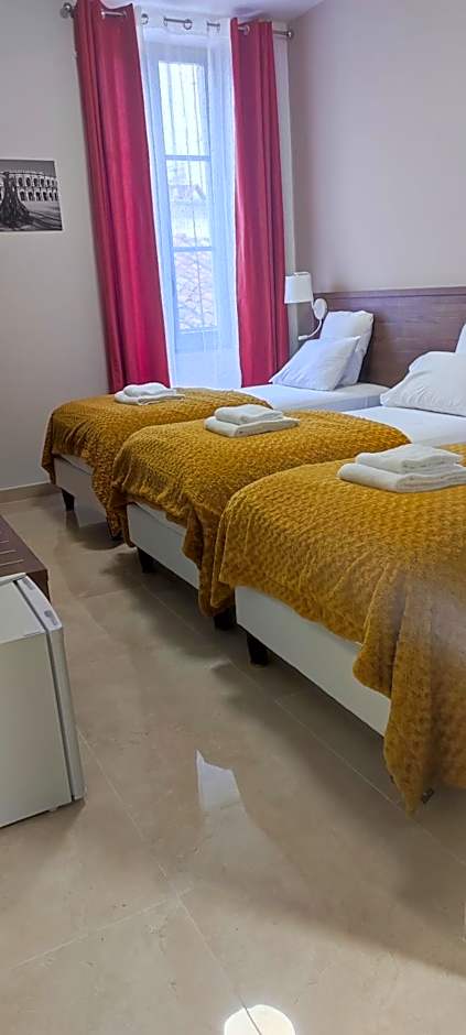 SQUARE HOTEL