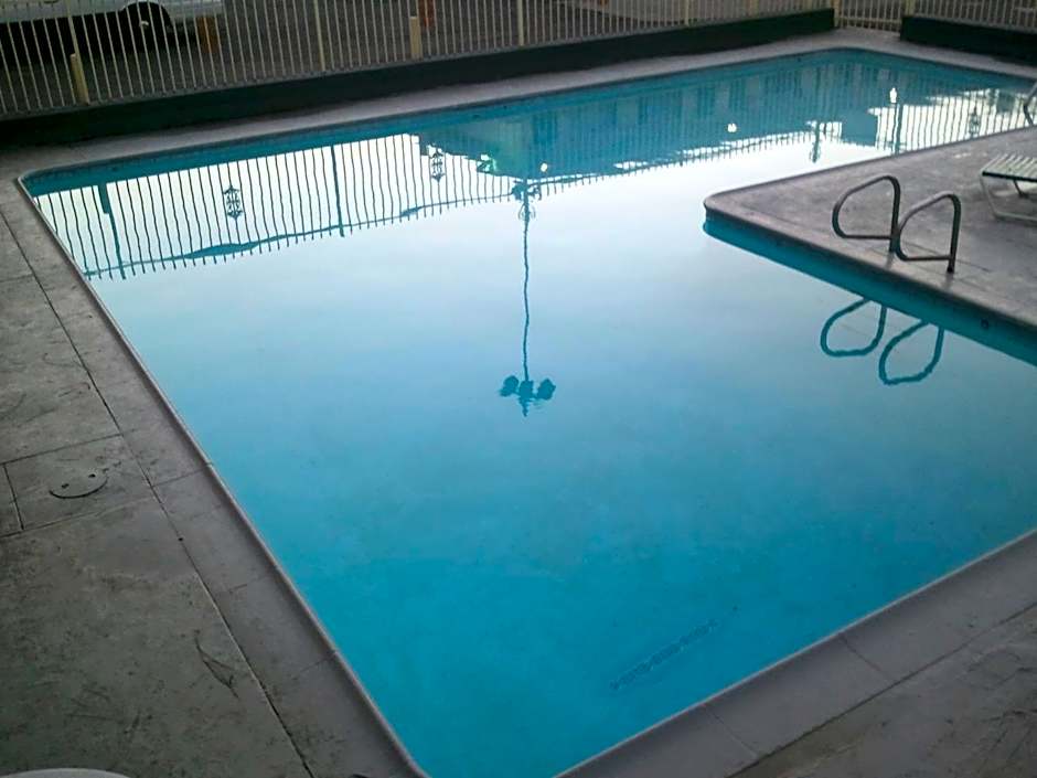 Little Boy Blue Motel