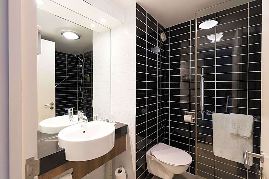 Holiday Inn Express London Heathrow T5 By IHG