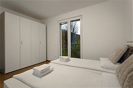 Two-Bedroom Apartment with Balcony (6 people)