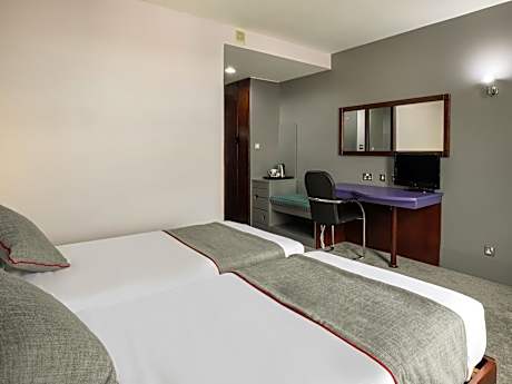 Twin Room with Sofa Bed - Non-Smoking