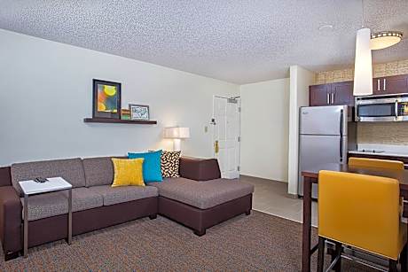 Queen Studio with Sofa Bed - Hearing Accessible