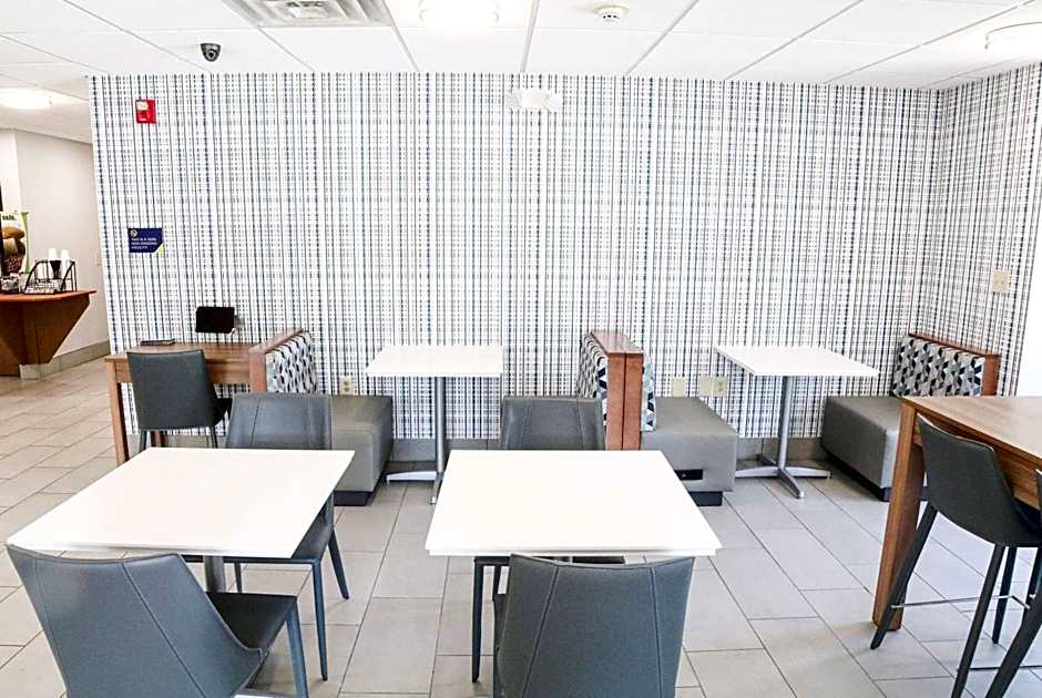 Microtel Inn & Suites By Wyndham Charlotte/Northlake