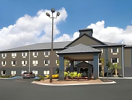 Clarion Pointe Jesup