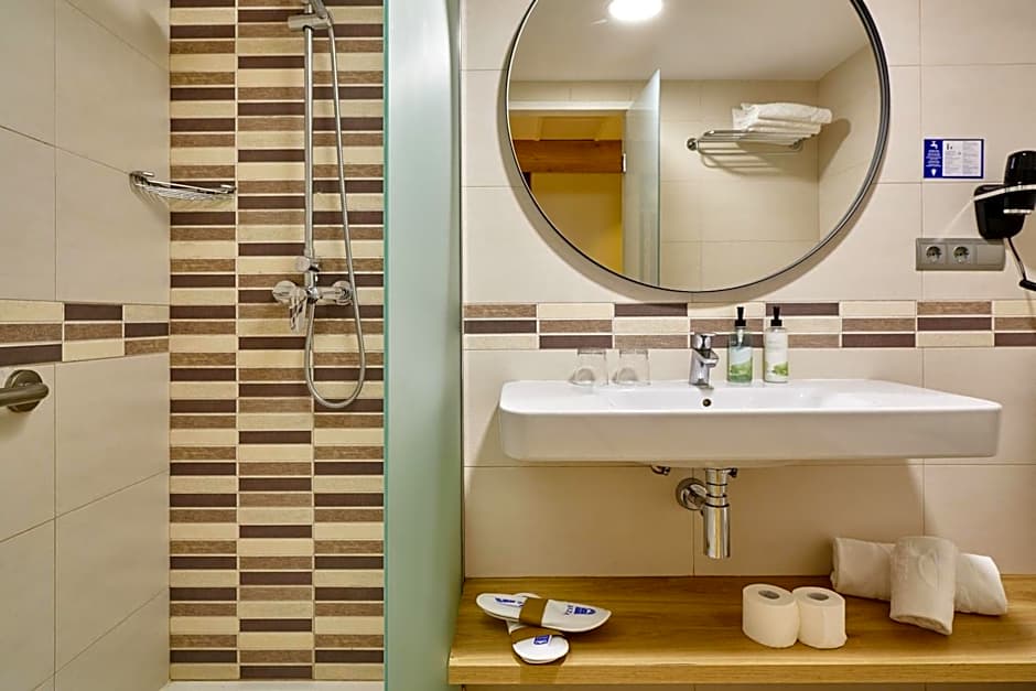 Invisa Hotel Club Cala Blanca