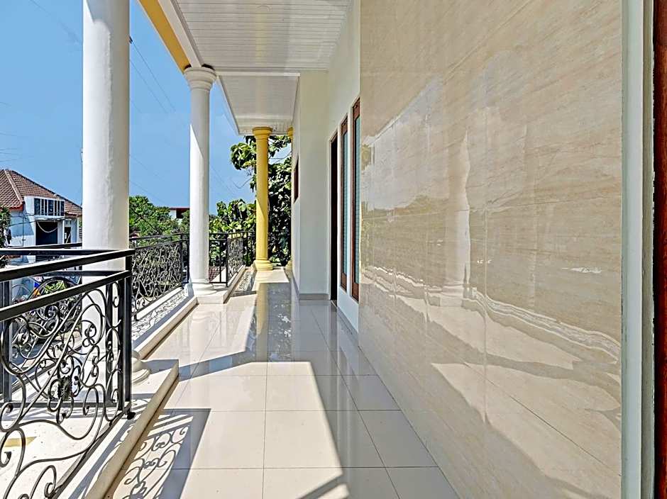 OYO Life 92935 Ayu Kost Eksklusif