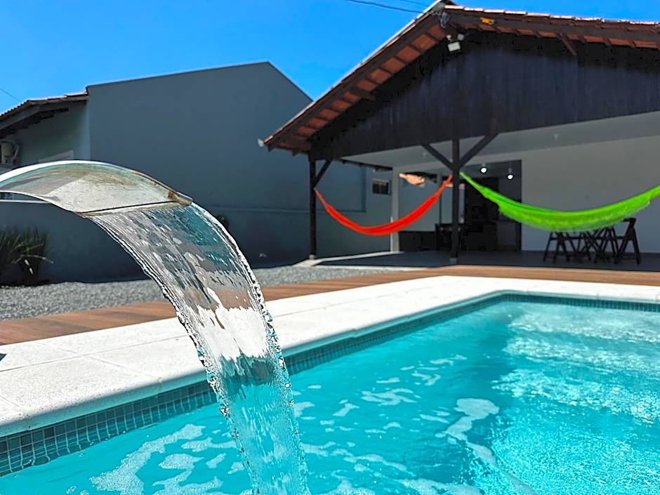 BS01- Casa com Piscina Aquecida e Churrasqueira