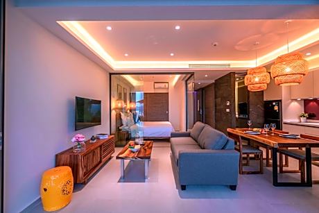 Suite with Pool View