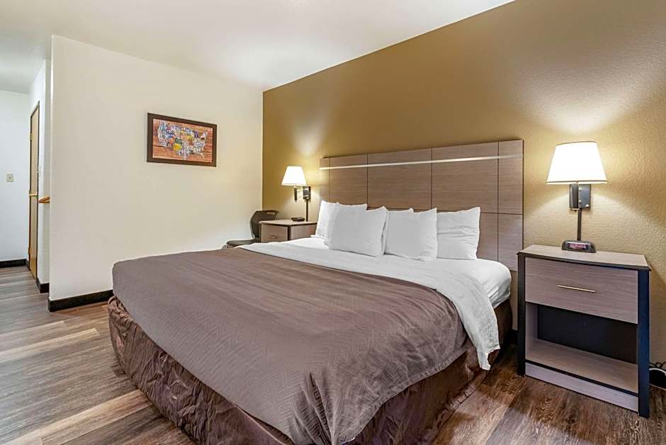 Econo Lodge Pueblo North