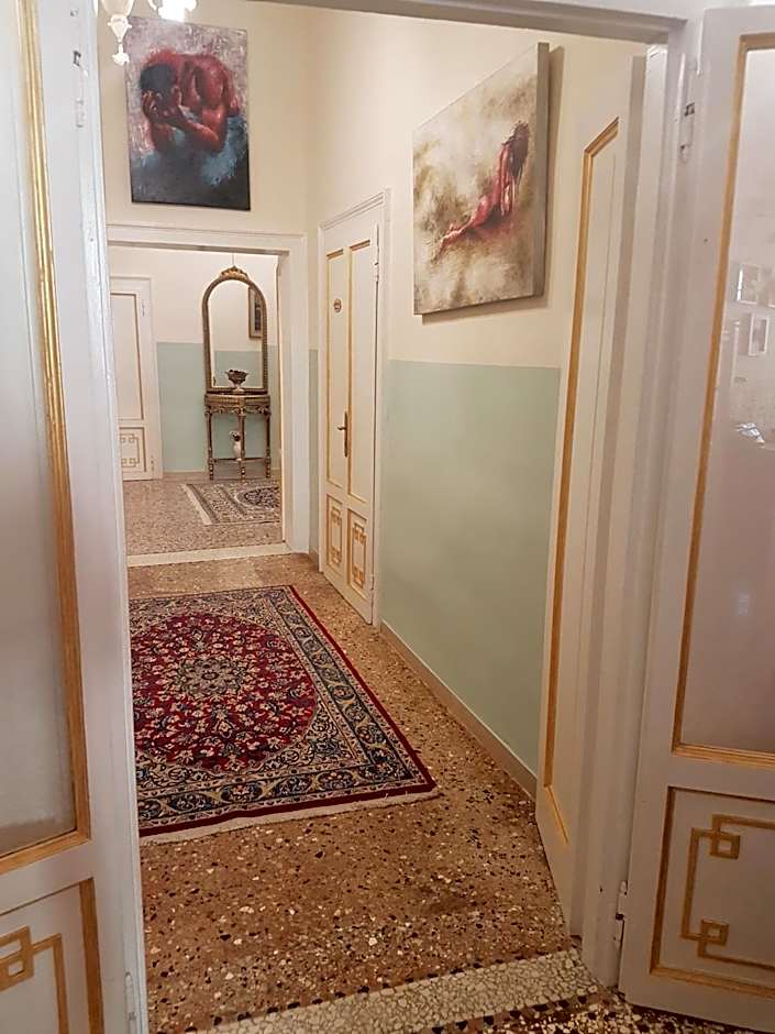 Friendly Venice Suites