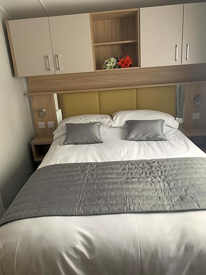 The Castleton Sea View 13