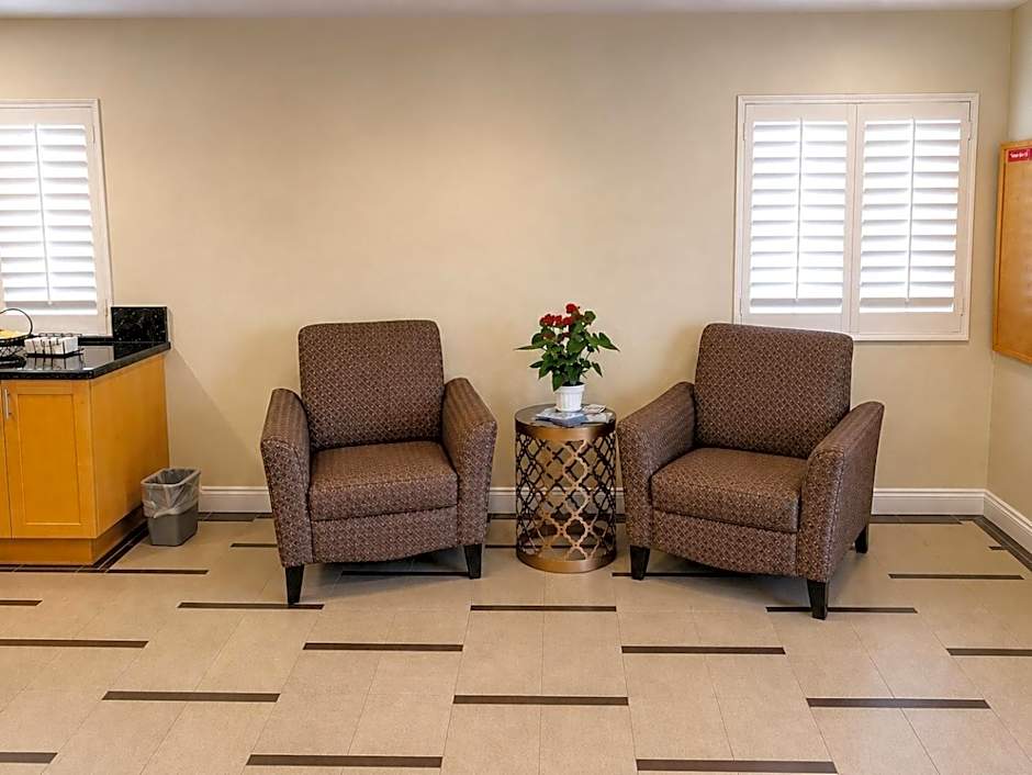 Burbank Inn and Suites