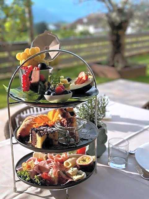 Haus Gregori Modern & Central Stay in Vineyard with Rooftop & Served Breakfast