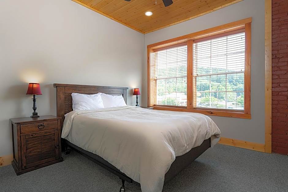 The NuWray Hotel & Carriage House