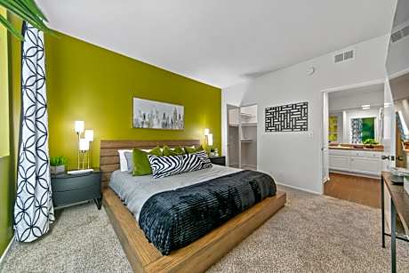 Beverly Hills Gem 1 BR Apt with Parking 218