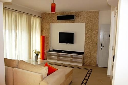 Golden Life Heights Deluxe Suite Hotel - Adult Only