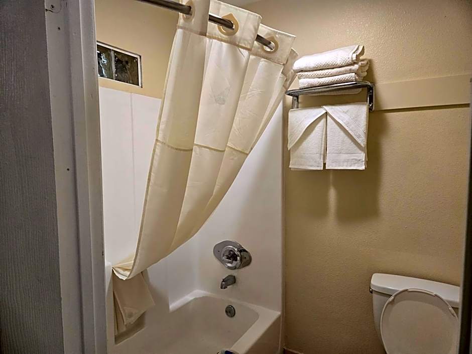 Rodeway Inn & Suites