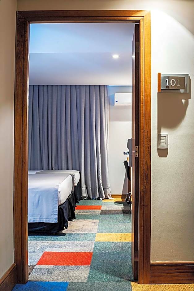 Slaviero Essential Curitiba Batel