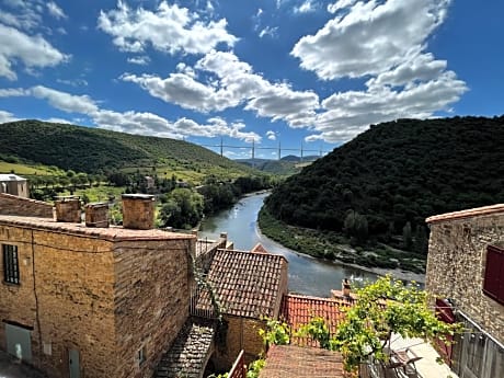 Les Roches