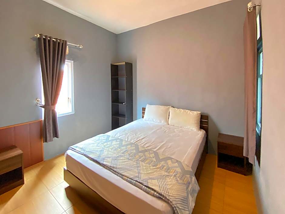 Duta Elite Kostel Syariah near RSUD Caruban Mitra RedDoorz