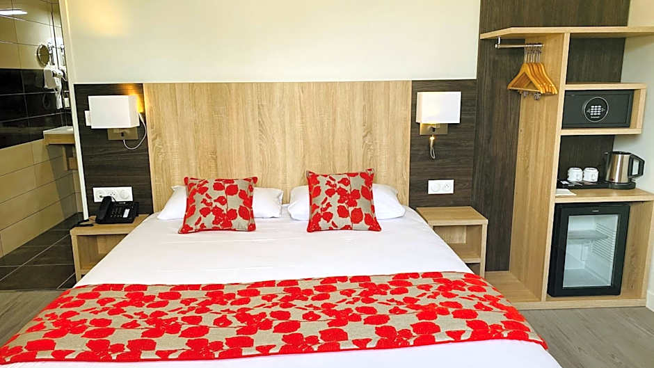 Hotel Martinez Grenay