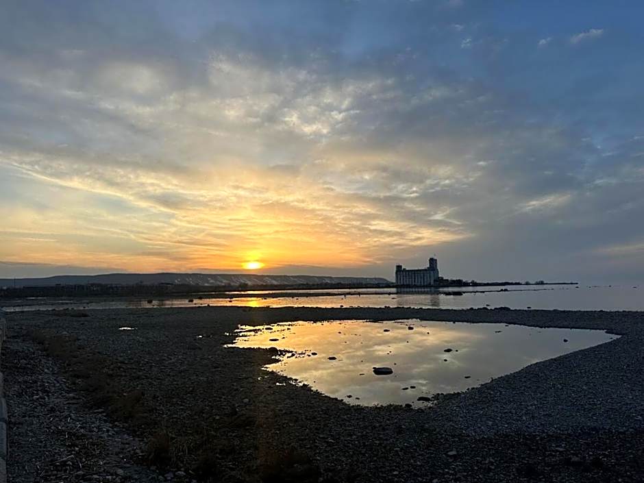 Beautiful tranquil centrally located condo