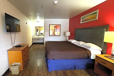 Suite - King Bed Non - Smoking