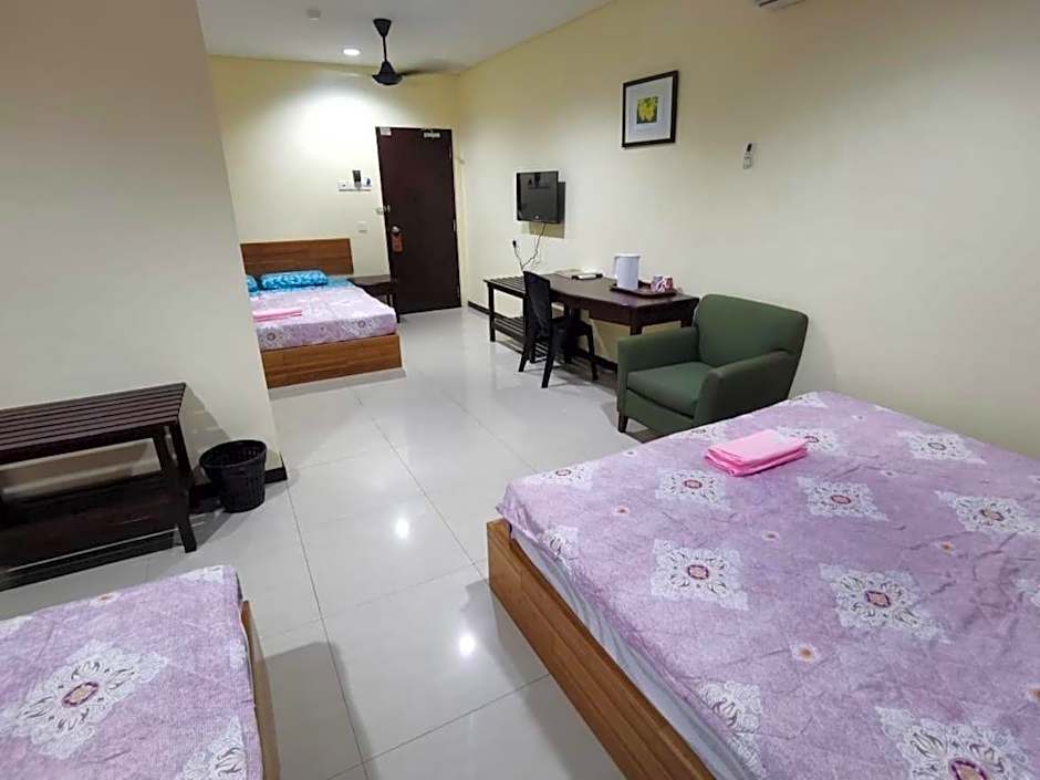PAVILION INN HOTEL LUMUT
