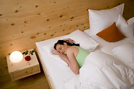 Deluxe Double Room (2 Adults + 1 Child)