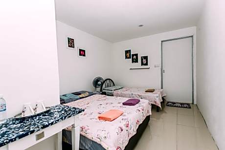 Semi-D Room 1 ( 3 Adults )