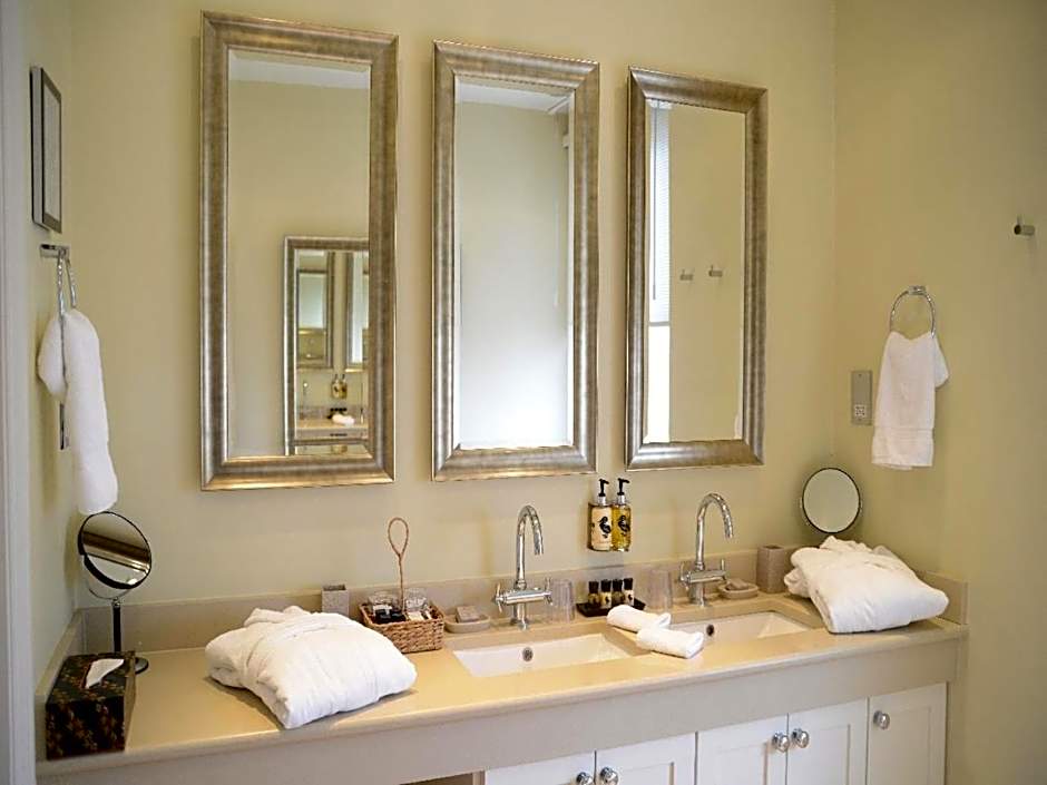 Gilbey's Bar, Restaurant & Townhouse