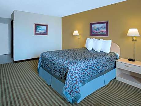 1 King Bed Non-Smoking