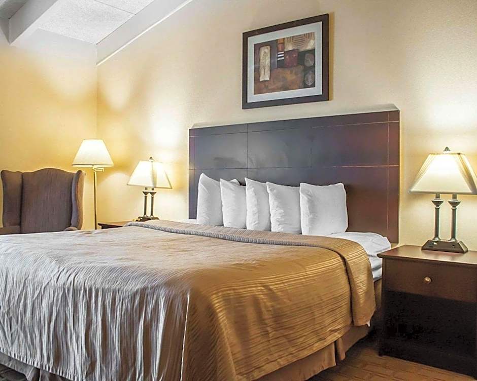 Quality Inn Buffalo Airport
