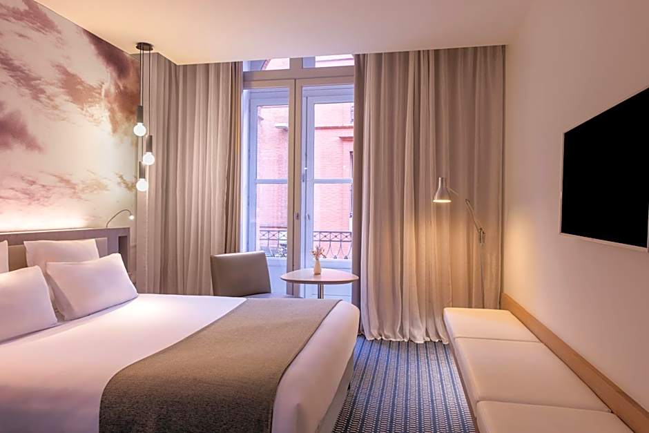 Le Grand Balcon Hotel