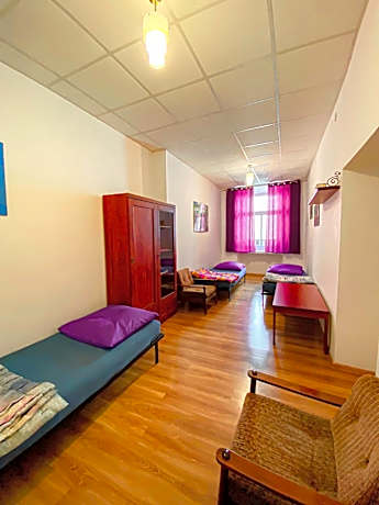 Single Bed in Mixed Dormitory Room