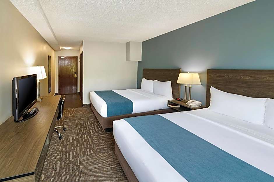 Crestwood Hotel
