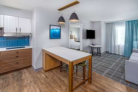 1 King Suite Mobility Accessible Tub