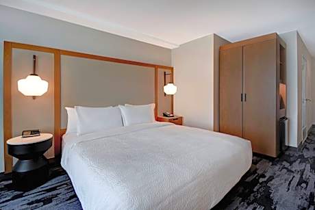 Larger Suite, 1 King, Sofa bed, Corner room