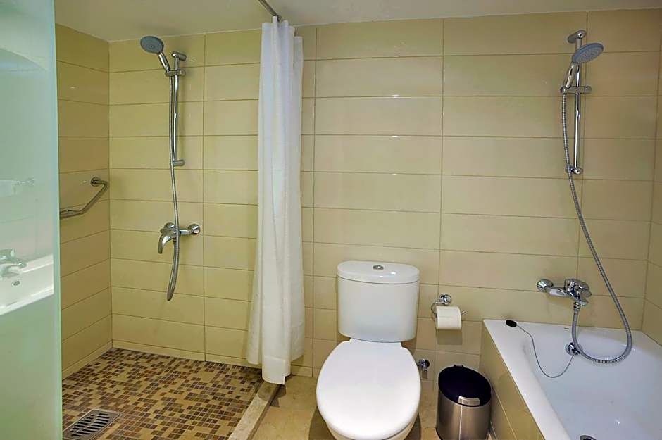 Nelia Beach Hotel & Spa