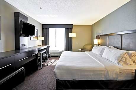 Standard King Room with Mobility Accessible Tub