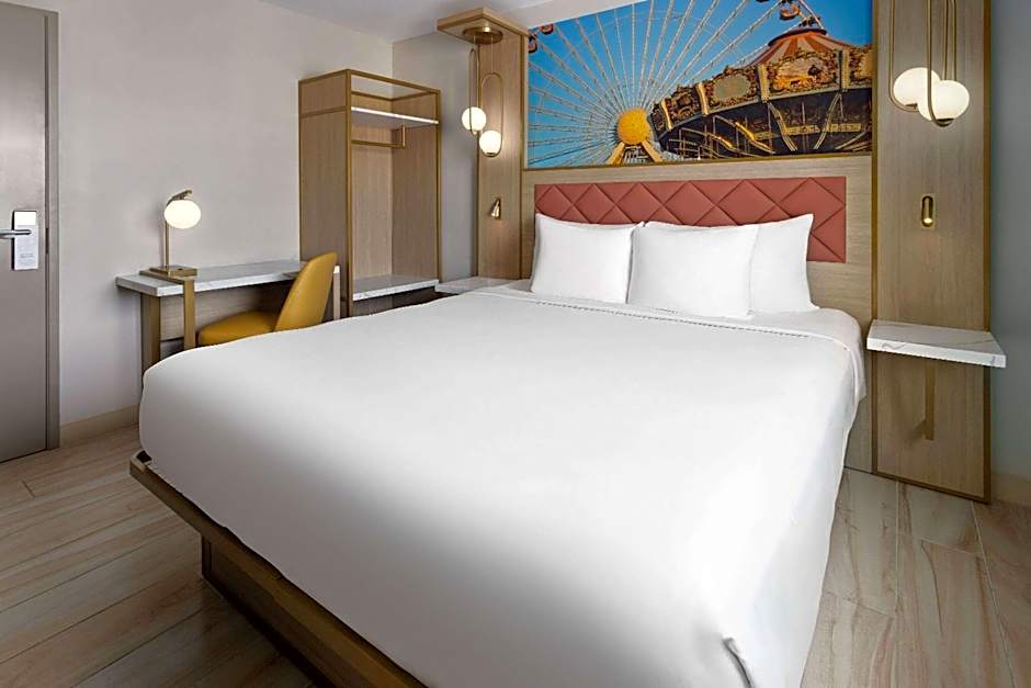 The Vibes Hotel, Trademark Collection by Wyndham