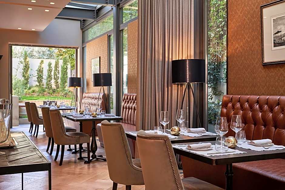 Sea View Cityscape Hotel