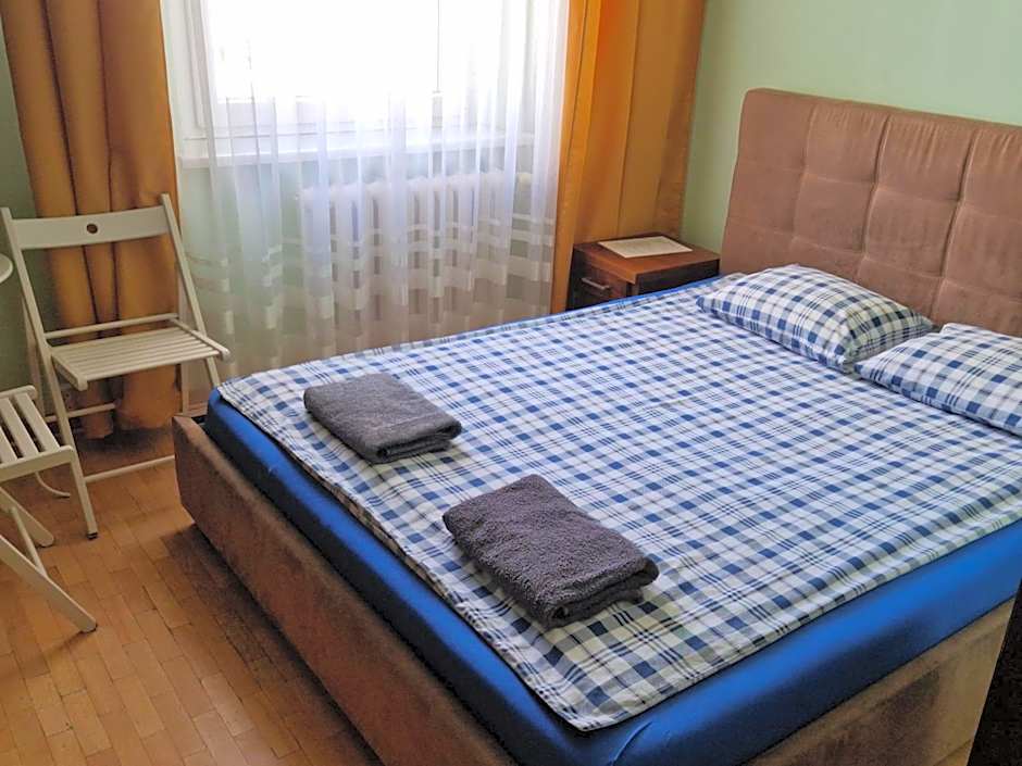 Niebieski Meander Pokoje blisko metra