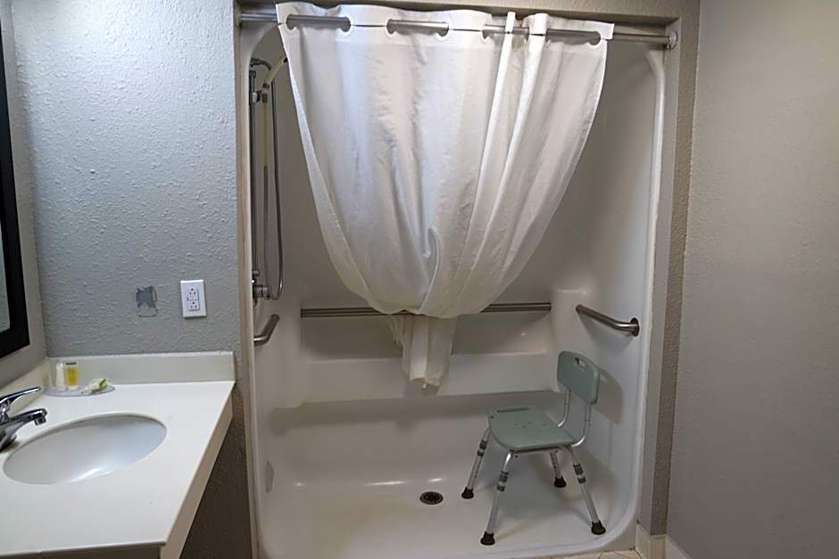 Super 8 by Wyndham Savannah