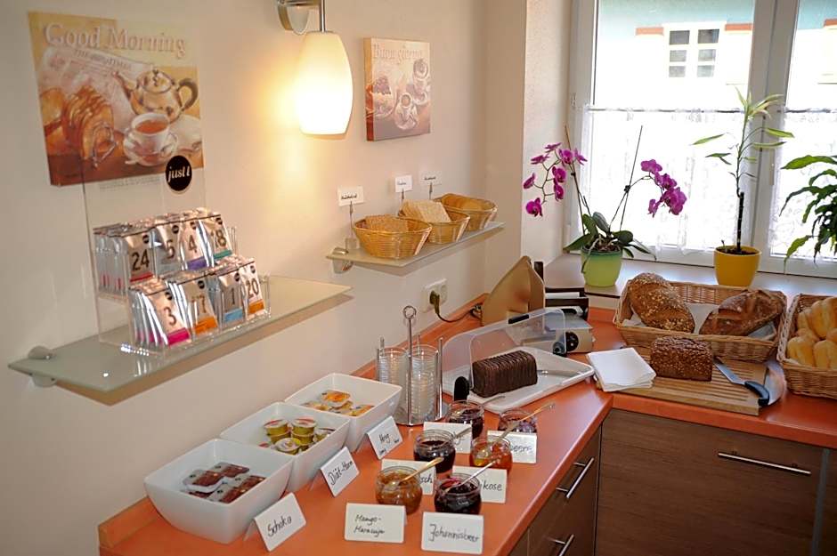 Hotel Post - regionales großes Frühstücksbuffet - auch GF & LF